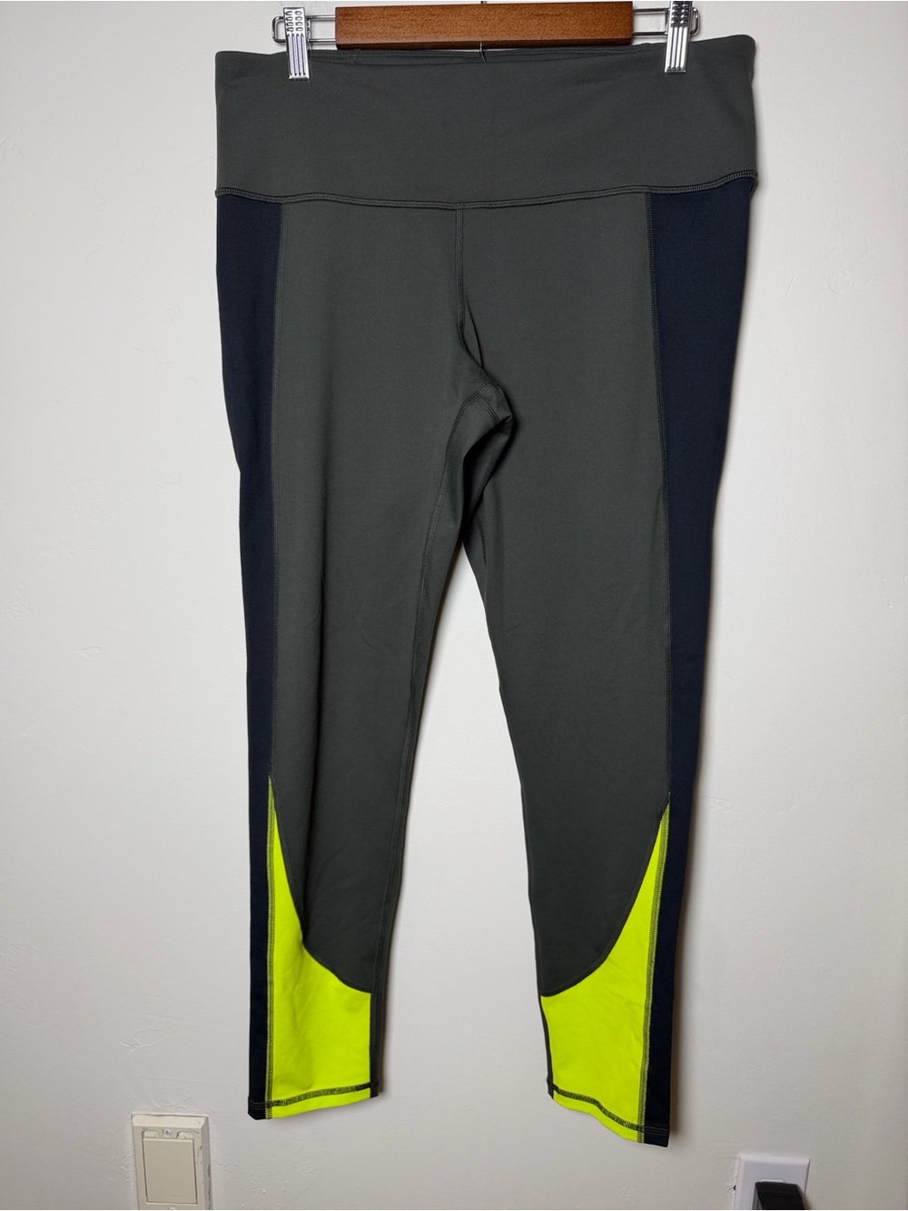 Under armour women’s leggings workout green blue yellow Navy neon XL NWT gym